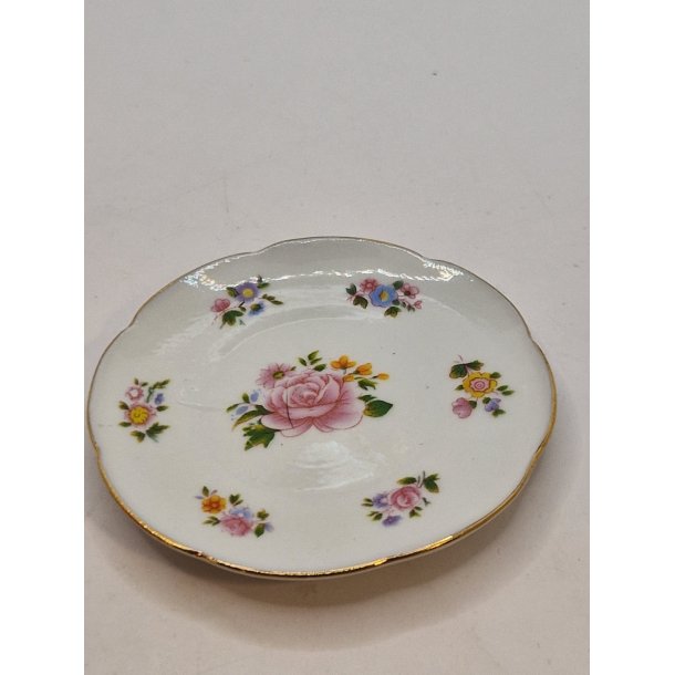 Stort fad i porceln (brugt)  6,6 cm