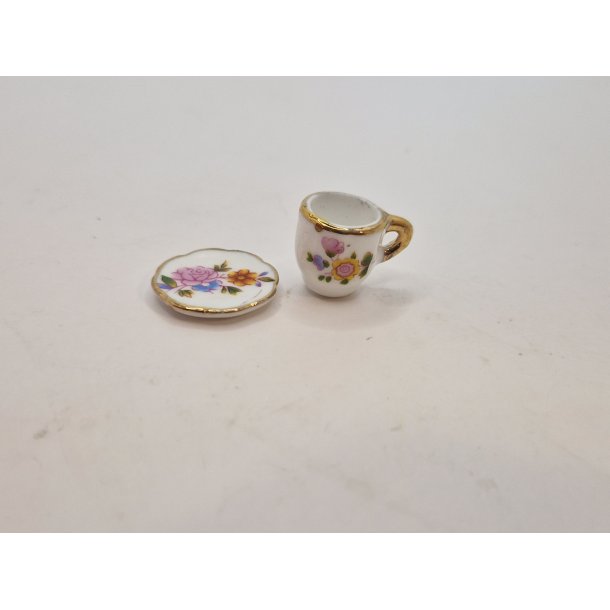 Kop/krus og tallerken i porceln (brugt)