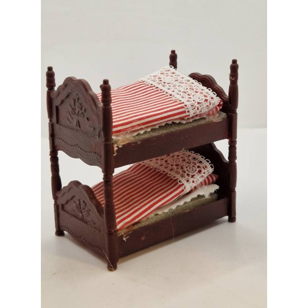 Kjeseng i plastik inkl sengetj. Sylvanian (brugt)