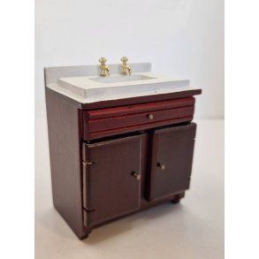 Skab med vask i tr (brugt/lidt defekt)