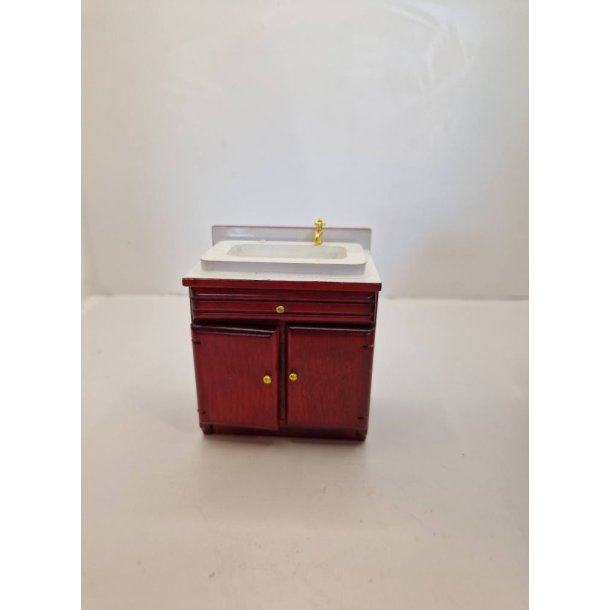 Skab med vask i tr (brugt/lidt defekt)