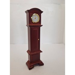 "Bedstefar" ur i tr med fungerende ur (nyt)