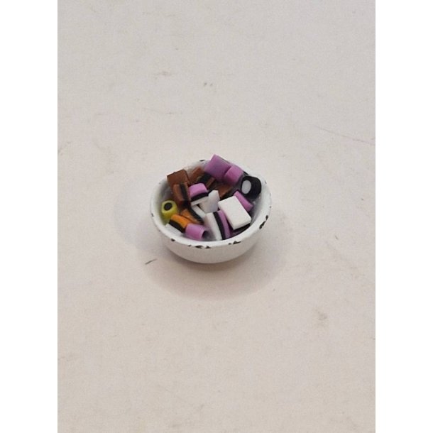 Lille skl med lakrids konfekt (ny/delvis hndlavet)