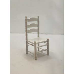 Spisebordsstol i tr (ny)