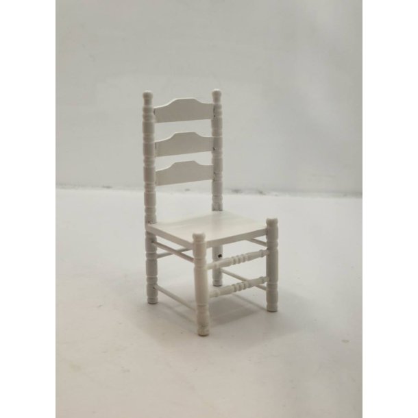 Spisebordsstol i tr (ny)