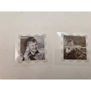 2 sm� fotografier/klisterm�rker (nye)