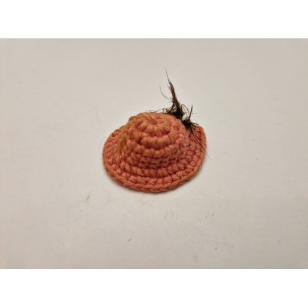 Hat med fjer (hndlavet)