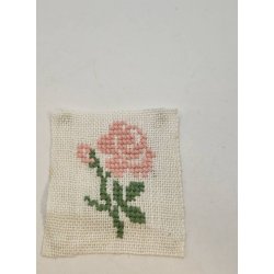 Stof med rose (hnd broderet)