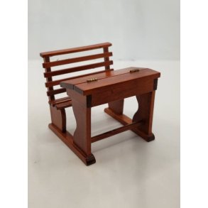 Skolebnk i tr (brugt)