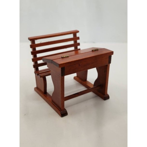 Skolebnk i tr (brugt)