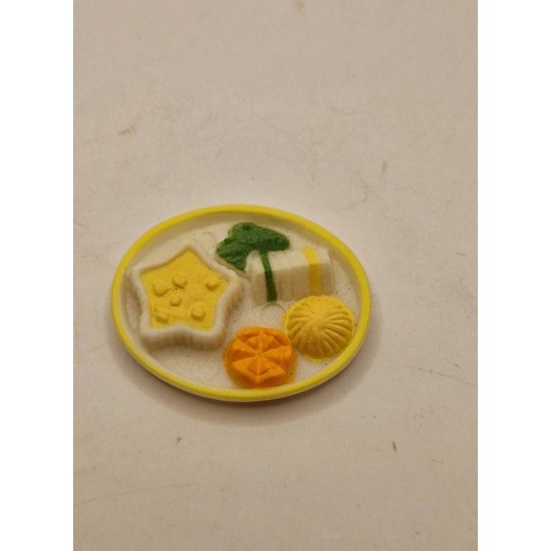 Tallerken med mad i plastik (brugt)