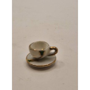 Te kop med underkop i porceln med grnt mnster og guld kant (ny)