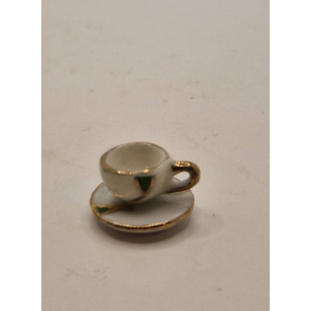 Te kop med underkop i porceln med grnt mnster og guld kant (ny)