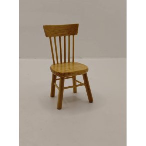 Spisebordsstol i lyst tr (ny)