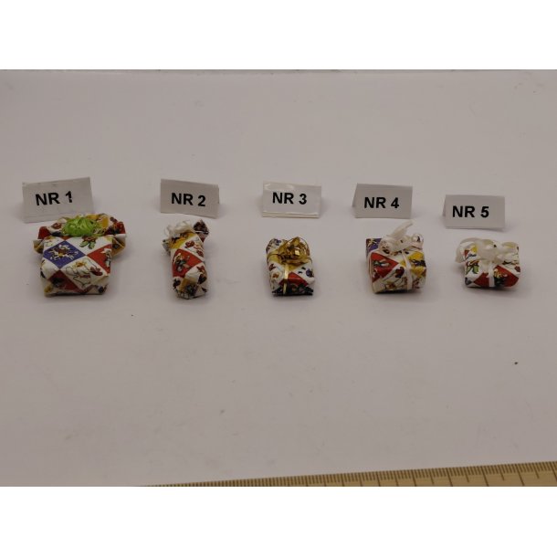 1 gave pakket ind i papir med cowboy tema (hndlavet)