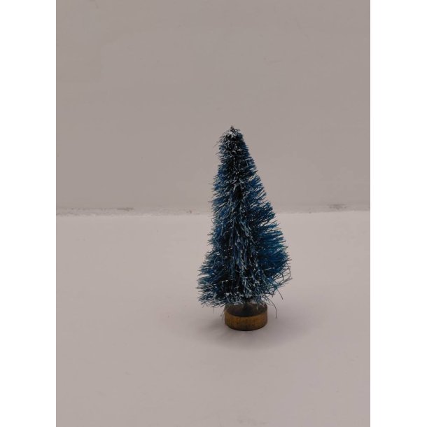 Lille pjusket tr med sne (brugt)