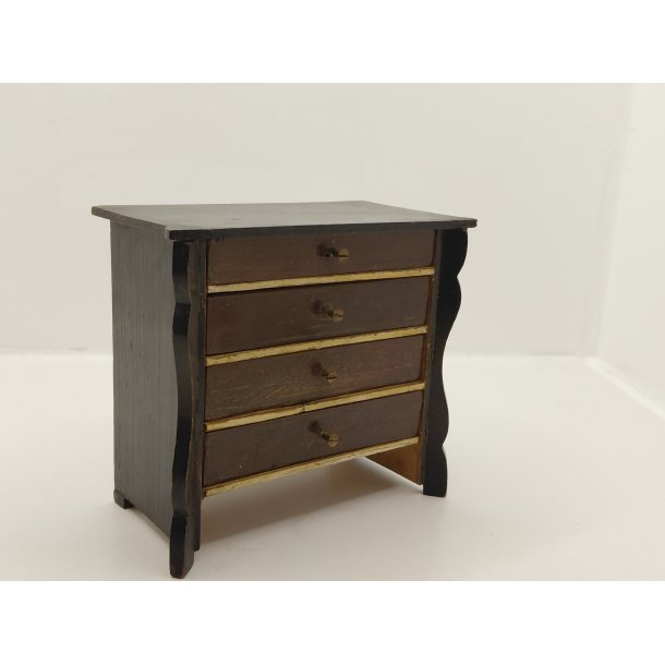 Kommode i tr� (antik)