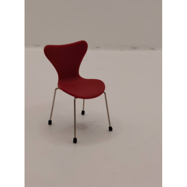 7'er stol i r�d skala 1:16/18. Arne Jacobsen Minimii (ny)