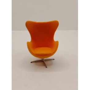 �gget i orange. Skala 1:16/18. Arne Jacobsen Minimii (ny udstillings model)
