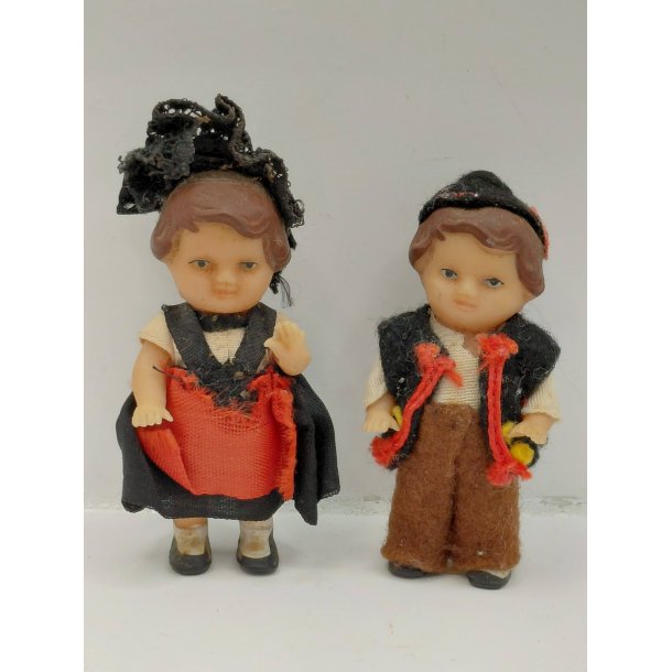 Sj�ldent s�t Ari dukker i fine dragter (vintage)