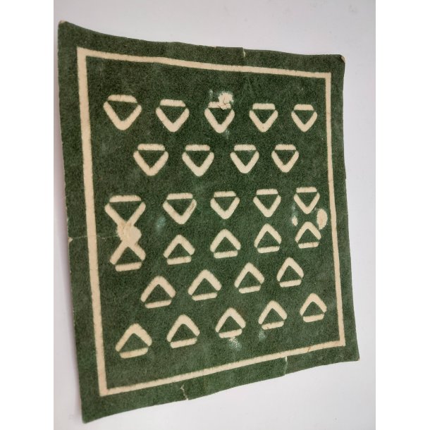 T�ppe. Kraftig karton med velour (vintage/lidt defekt) 20,5 x 18 cm