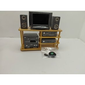 Reol med tv, dvd, stereoanl�g, fjernbetjening og 2 plader. Reolen er i lyst tr� (nyt)