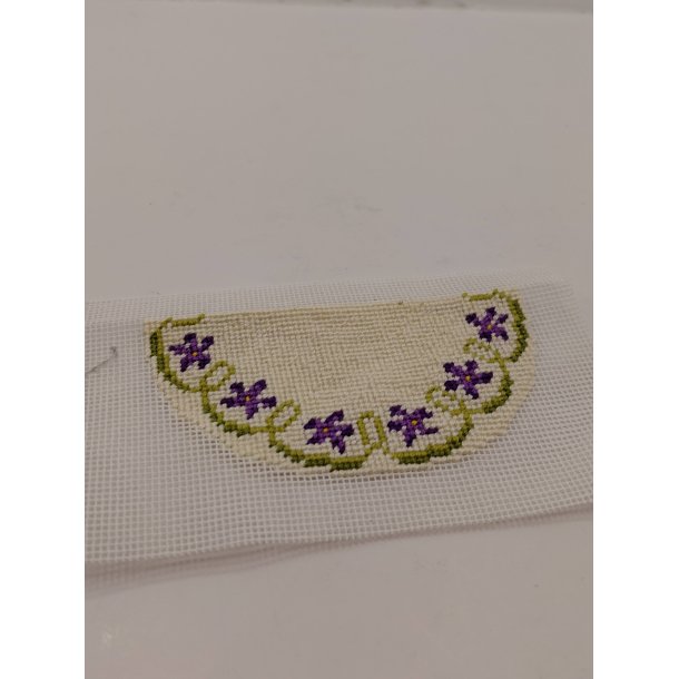 M�tte/t�ppe f�rdig broderi (h�ndlavet)