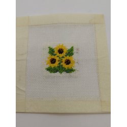 F�rdig broderi med solsikke (h�ndlavet) evt DIY pude, eller billede