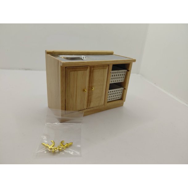 Skab med vask og kurve (nyt)