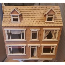 Dukkehus skala 1:12 (brugt/med fejl) SENDES IKKE