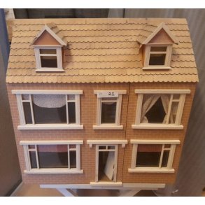 Dukkehus skala 1:12 (brugt/med fejl) SENDES IKKE