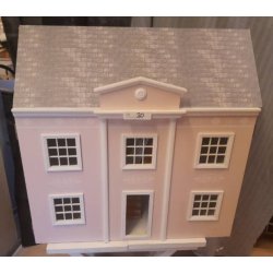 Flot hus med mange fine detaljer. Skala 1:12 (Brugt/med en lille fejl) SENDES IKKE