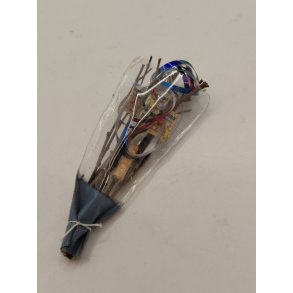 Fastelavnsris med sm� slik poser (h�ndlavet)