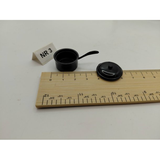 1 stk gryde i plastik (brugt)