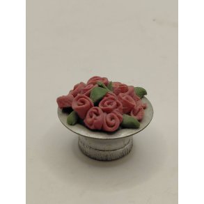 Urtepotte i metal med lyser�de roser (vintage)