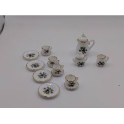 Kaffestel til 4 personer i porcel�n med lilla blomster (brugt/som nyt) 1:12