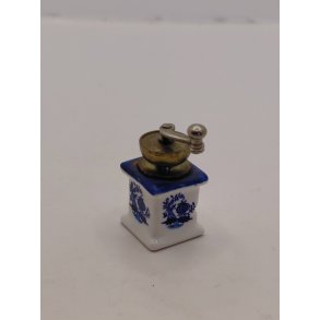 Kaffekv�rn/m�lle i porcel�n og metal (ny) 1:12