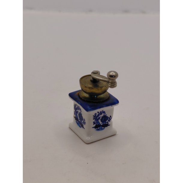 Kaffekv�rn/m�lle i porcel�n og metal (ny) 1:12