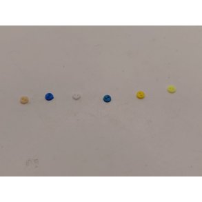 1 stk knap i plastik (ny) � 0,4 cm
