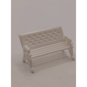 Meget lille b�nk i plastik (brugt) 1:24