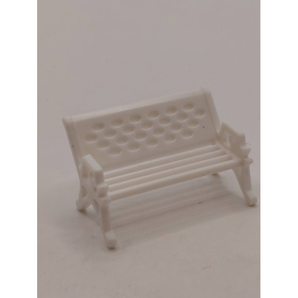 Meget lille b�nk i plastik (brugt) 1:24