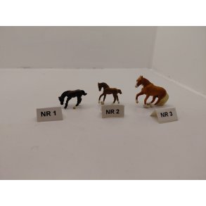 Meget lille hest i plastik (brugt)1:48