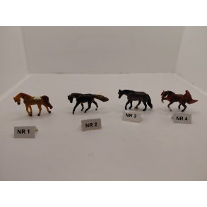 1 stk meget lille hest i plastik (brugt) 1:48