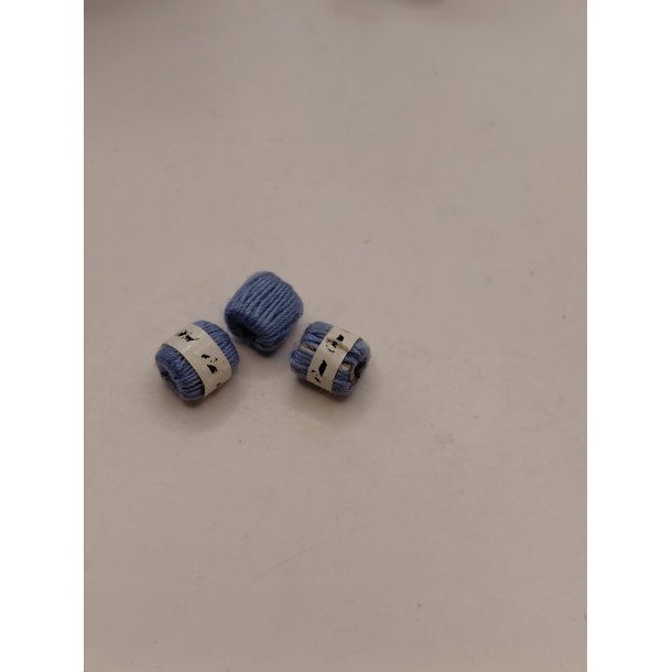 3 n�gler garn (brugte) 1:12/1:16