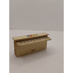 Klaver i tr�. Muligvis Alwi (vintage) 1:18