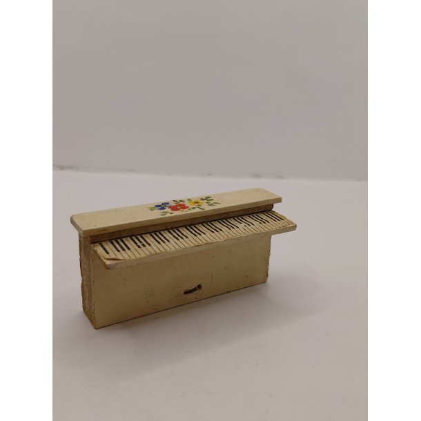 Klaver i tr�. Muligvis Alwi (vintage) 1:18