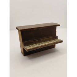 Klaver i tr� (brugt/lidt defekt) 1:16/1:18