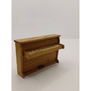 Klaver i tr� (brugt/lidt defekt) 1:16/1:18