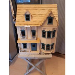 1 stk fint dukkehus i tr� (brugt/fin stand) 1:12 SENDES IKKE/ kan afhentes