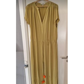 Lang kjole i karry gul (brugt/fin stand)  M�rke: BCBGMAXAZRIA 